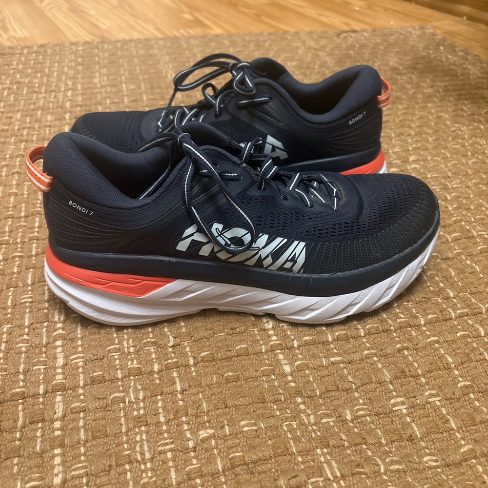 Hoka Bondi 7 dark blue  with Red and White Accents